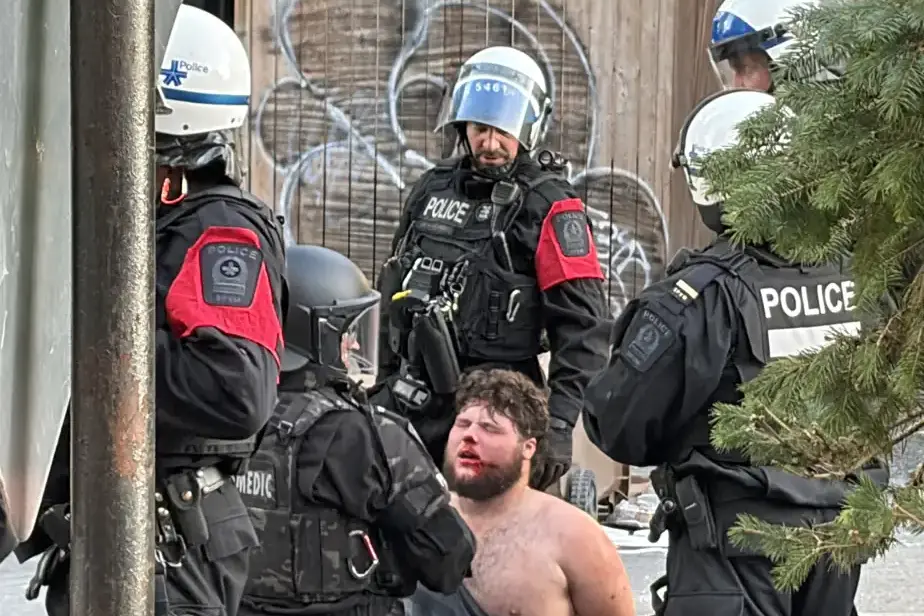 Ассоциация канадских журналистов требует расследования избиений репортёров полицией Монреаля