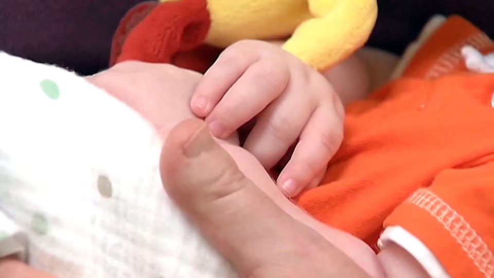 Почему врачи глубоко обеспокоены новым трендом среди молодых родителей