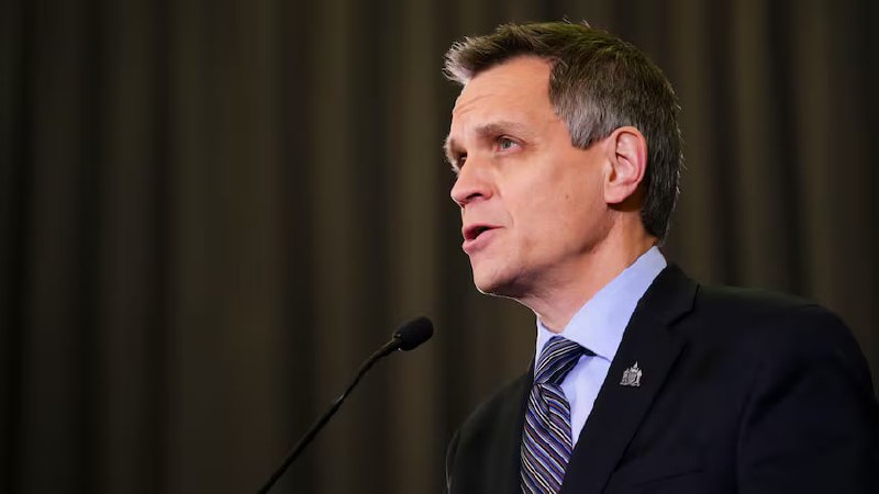 Сатклифф обещает снизить стоимость месячного проездного для взрослых до $95